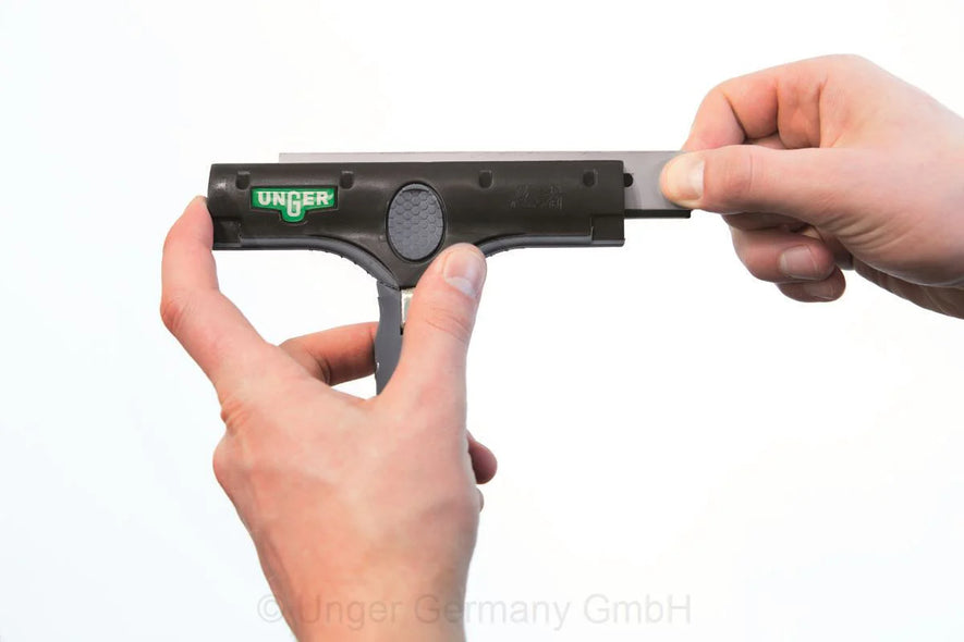 Unger Ergotec Ninja Combo (Holster with 6″ Ninja Scraper)